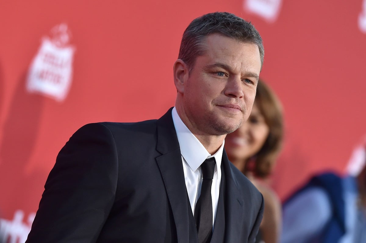 Matt Damon posing in a suit at the premiere of 'Suburbicon'.