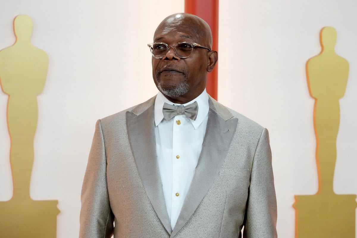 Samuel L. Jackson posing while taking a picture at the Academy Awards.