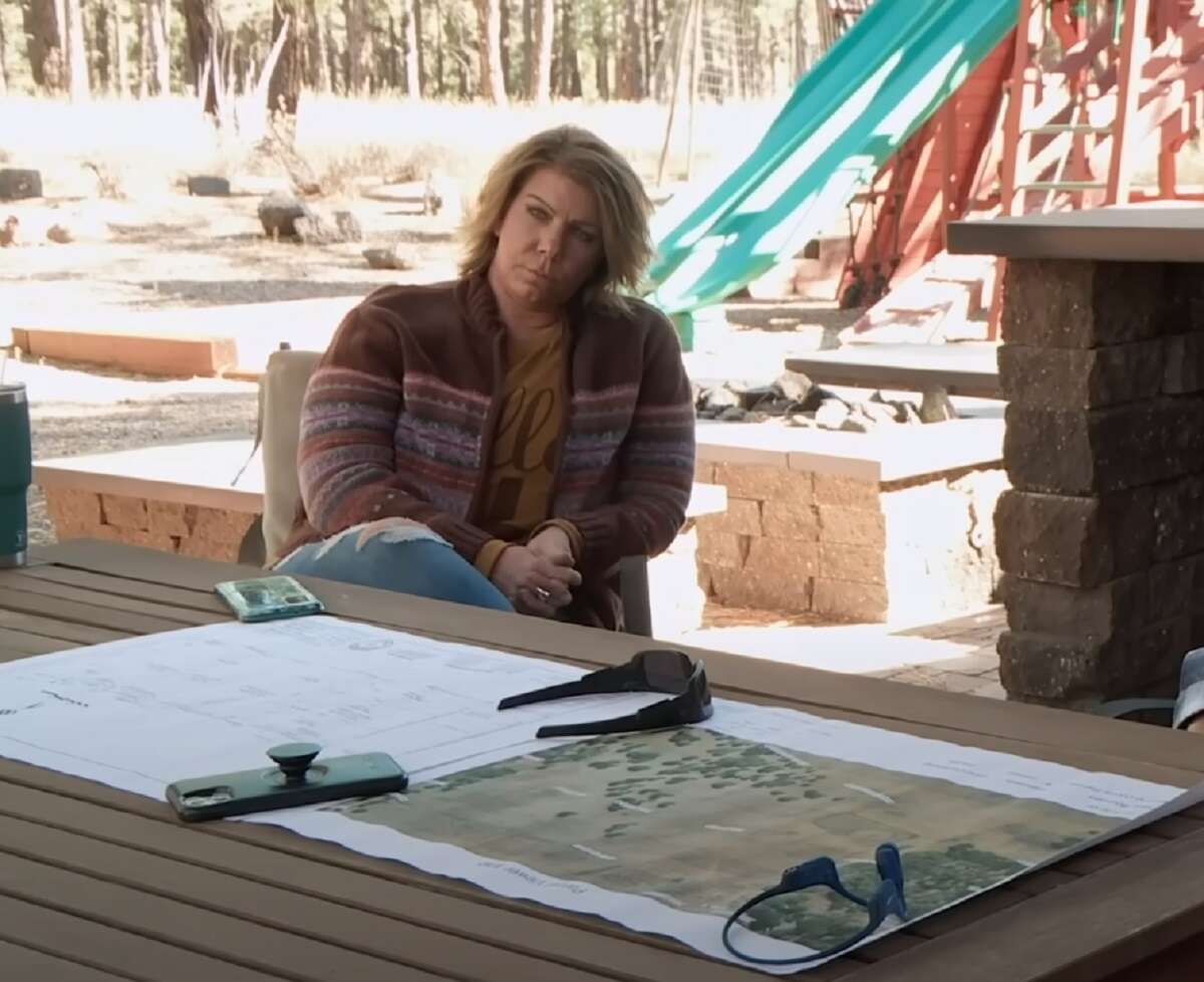 Meri Brown sits in Robyn Brown's backyard with plants for Coyote Pass during season 17 of 'Sister Wives'