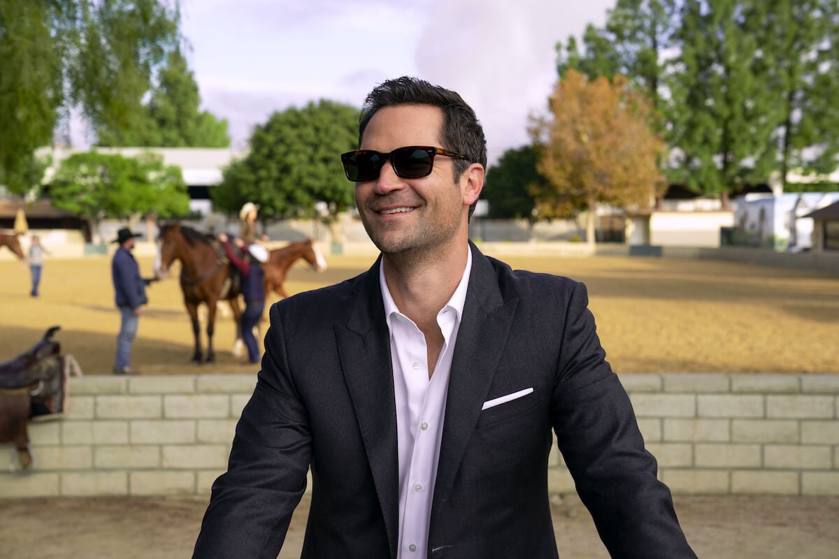 Manuel Garci-Rulfo as Mickey Haller in 'The Lincoln Lawyer,' smiling and wearing sunglasses