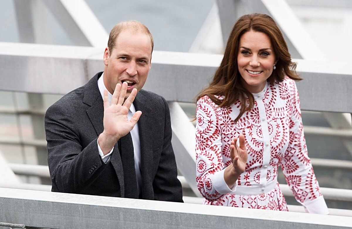 William and Kate waves to the crowd at Vancouver Harbour Flight Centre on September 25, 2016 in Vancouver, Canada