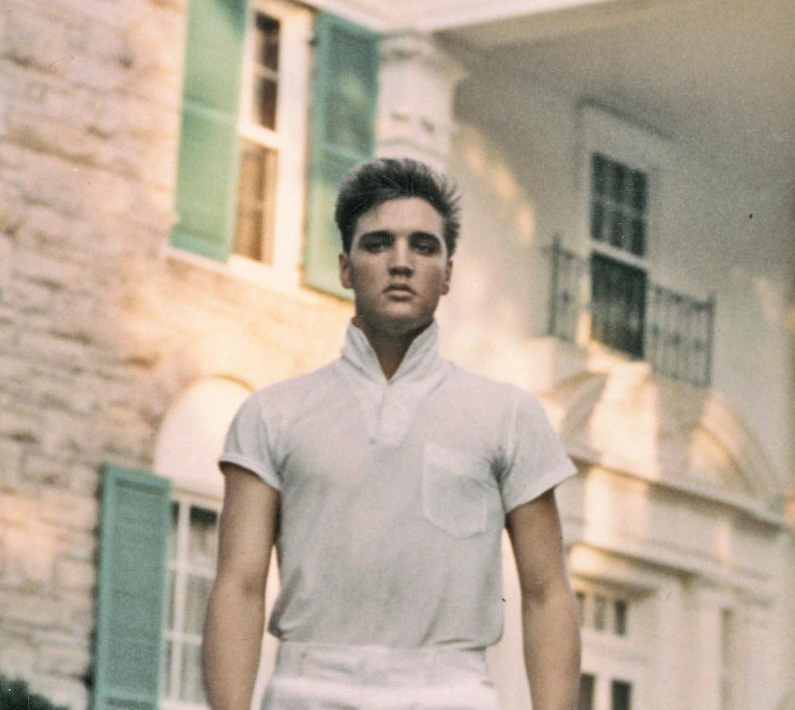 Elvis Presley in front of Graceland