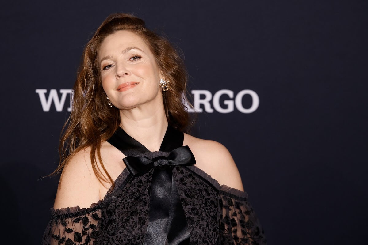 Drew Barrymore posing in a dress at the 2023 Mark Twain Prize for American Humor presentation.