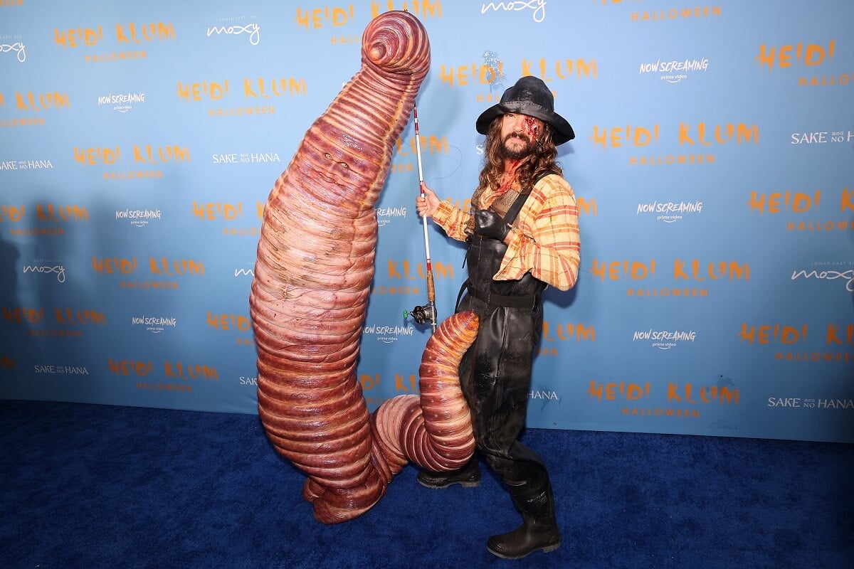 Heidi Klum dressed as a worm, hooked by her husband Tom Kaulitz, at her 2022 Halloween party