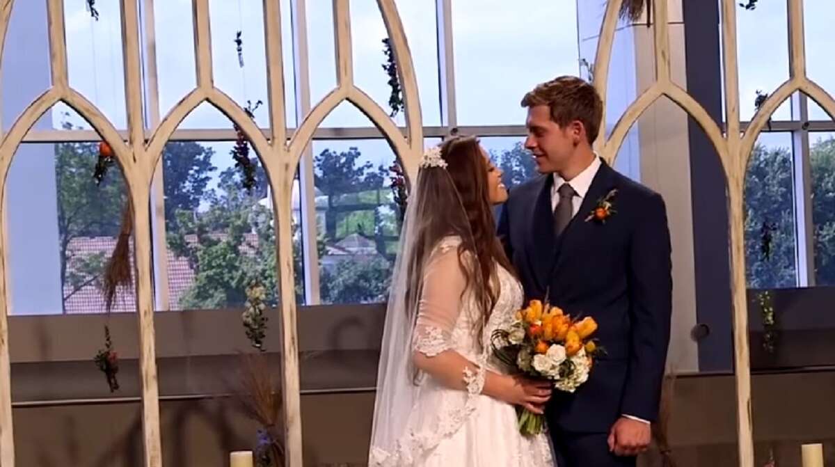 Joy-Anna and Austin Forsyth marry during a TLC special