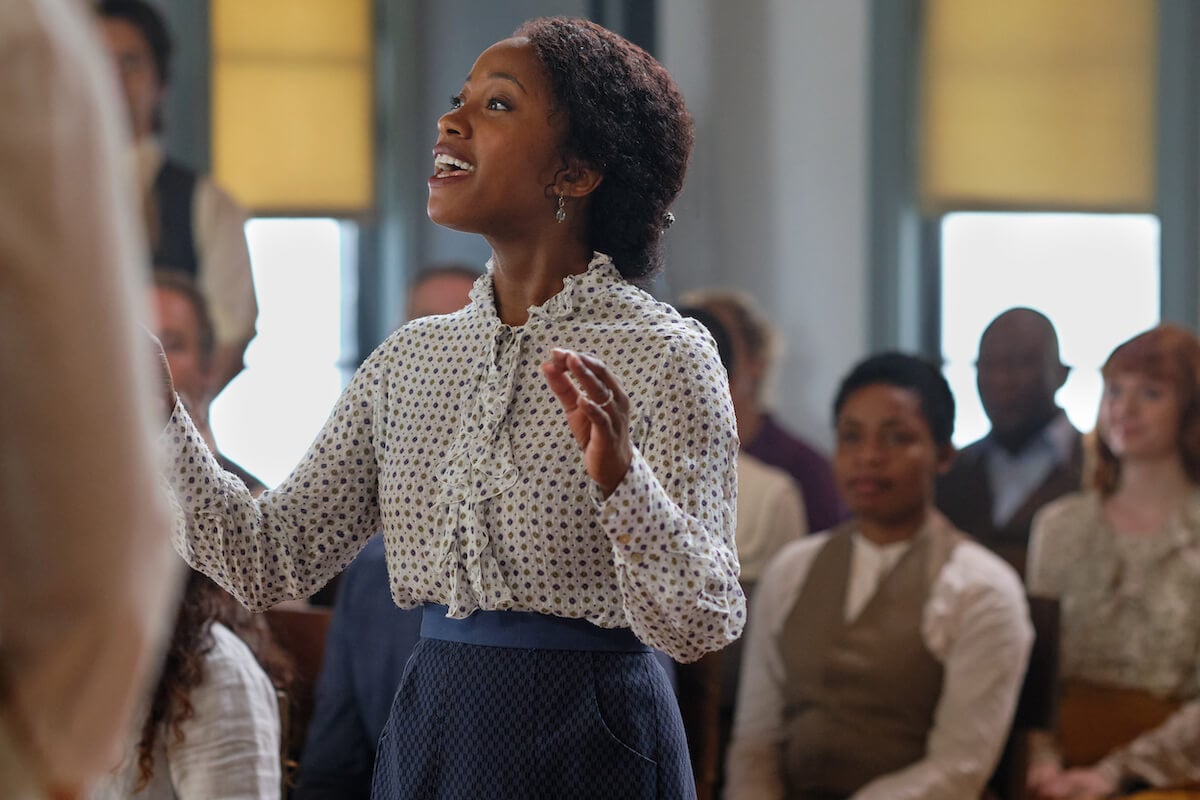 Minnie leading the choir in 'When Calls the Heart' Season 10 Episode 8