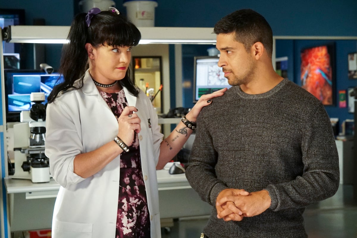 Pauley Perrette as Abby talking to Wilmer Valderrama in an episode of 'NCIS'