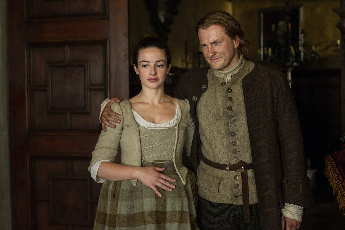 Ian with his arm around Jenny in 'Outlander'