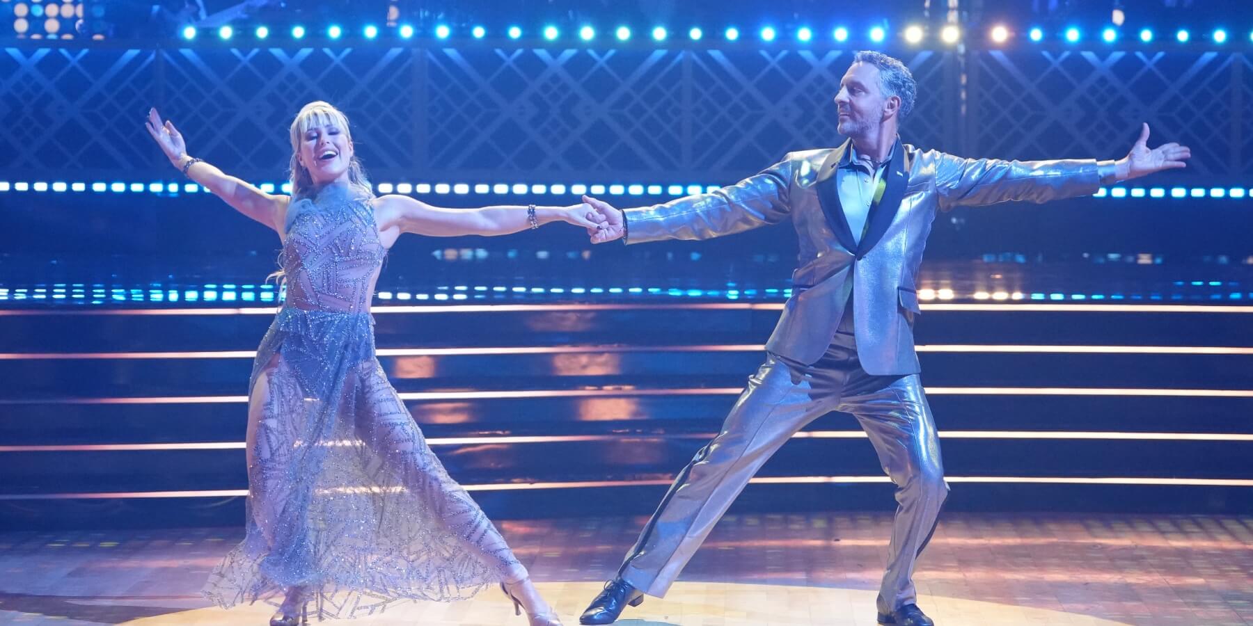 'DWTS' Emma Slater and Mauricio Umansky perform during season 32.