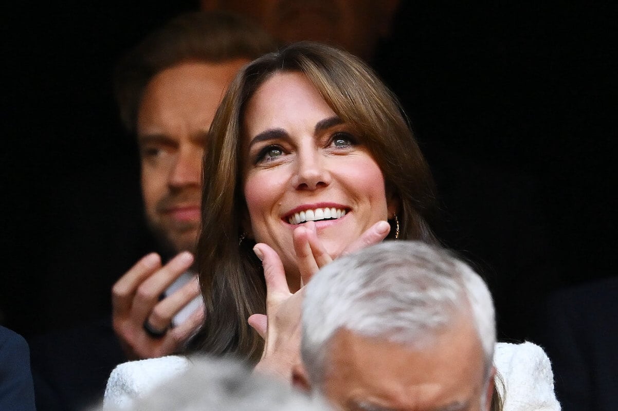Kate Middleton, who hosts a Christmas carol concert, looks on