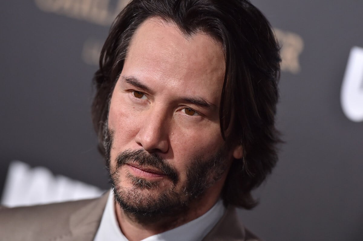 Keanu Reeves posing in a suit at the Los Angeles premiere of 'John Wick Chapter 2'.