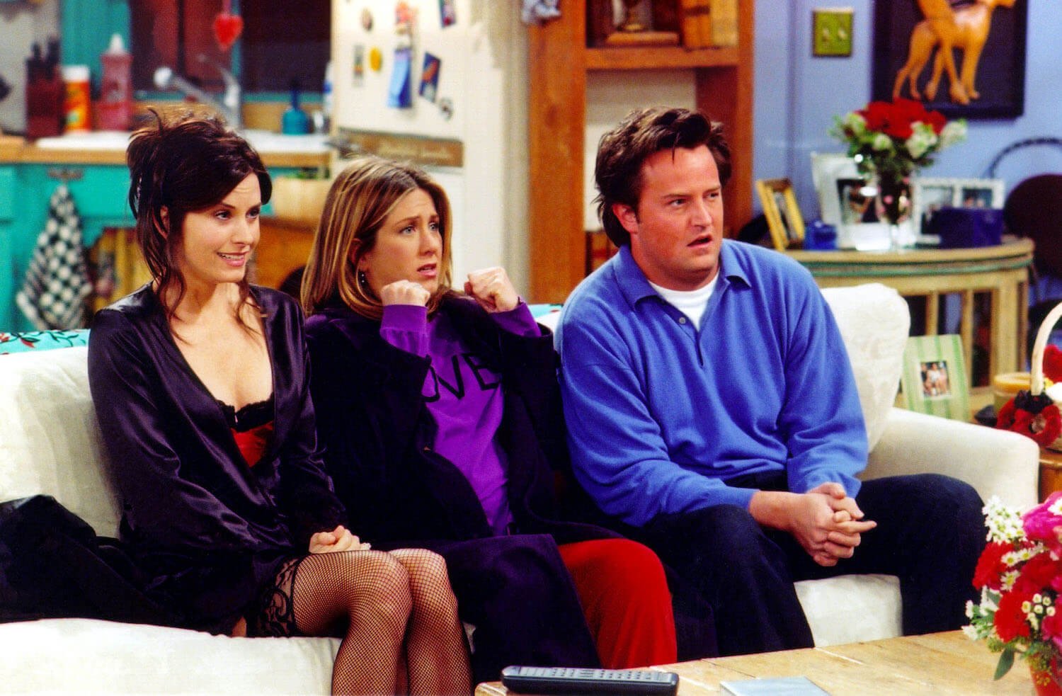 Courteney Cox, Jennifer Aniston, and Matthew Perry in 'Friends'