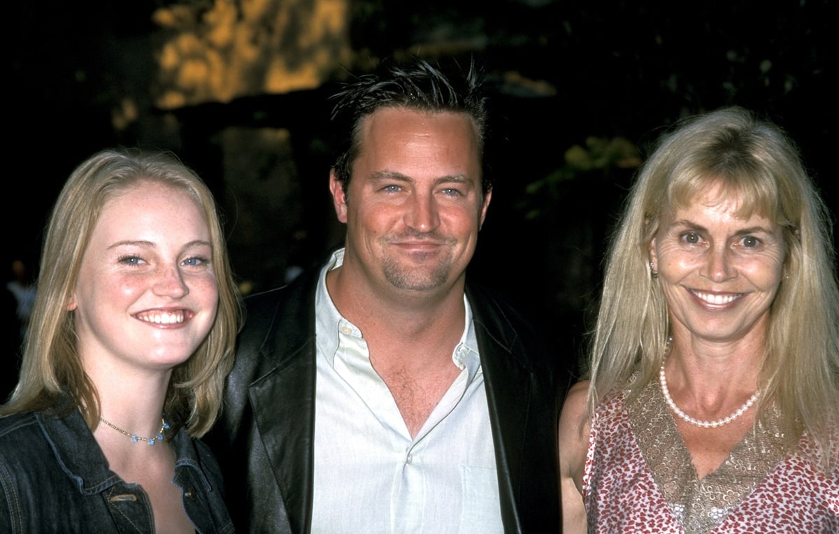 Matthew Perry arrives to an event in 2021 with his sister and his mother