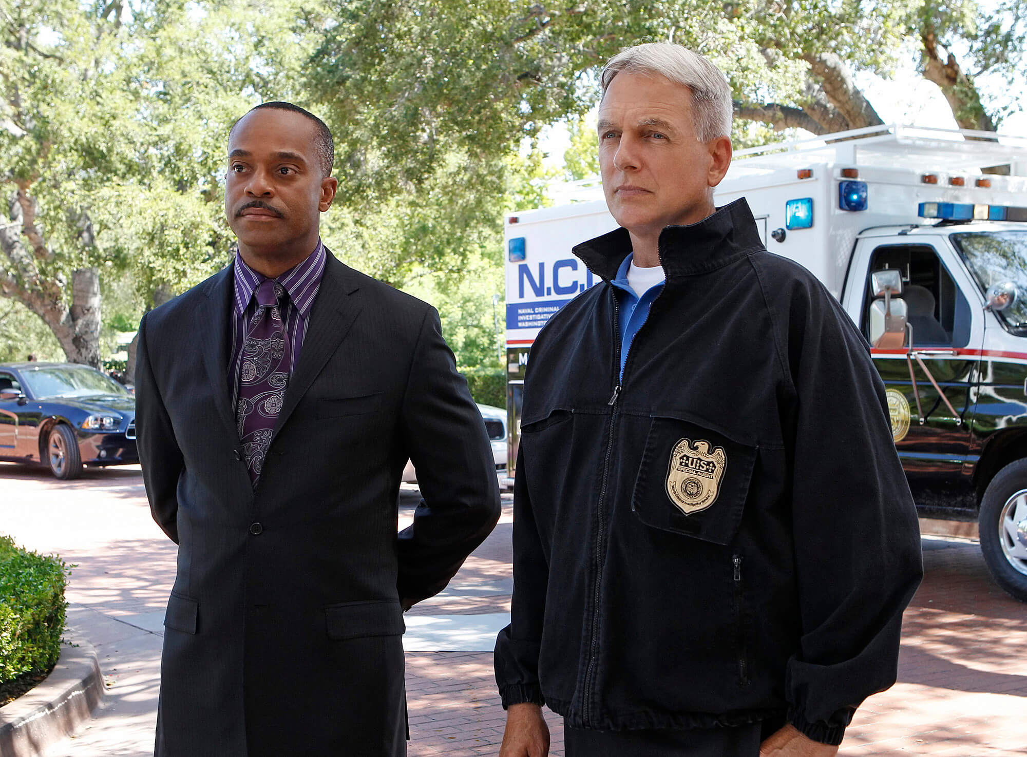 Rocky Carroll standing next to Mark Harmon as Leroy Jethro Gibbs in 'NCIS'