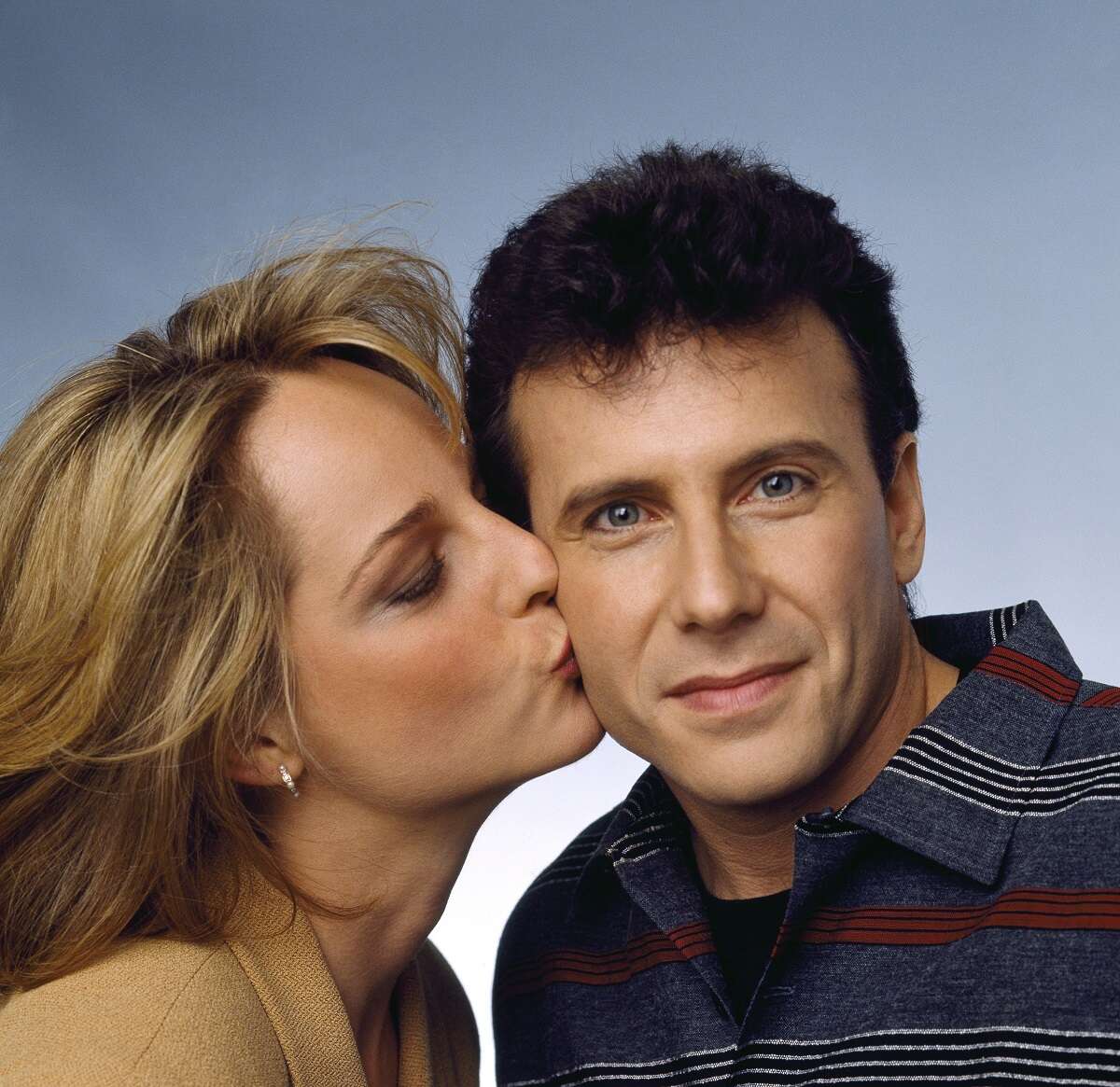 Helen Hunt and Paul Reiser as Jamie and Paul Buchman in a promotional photo for 'Mad About You'