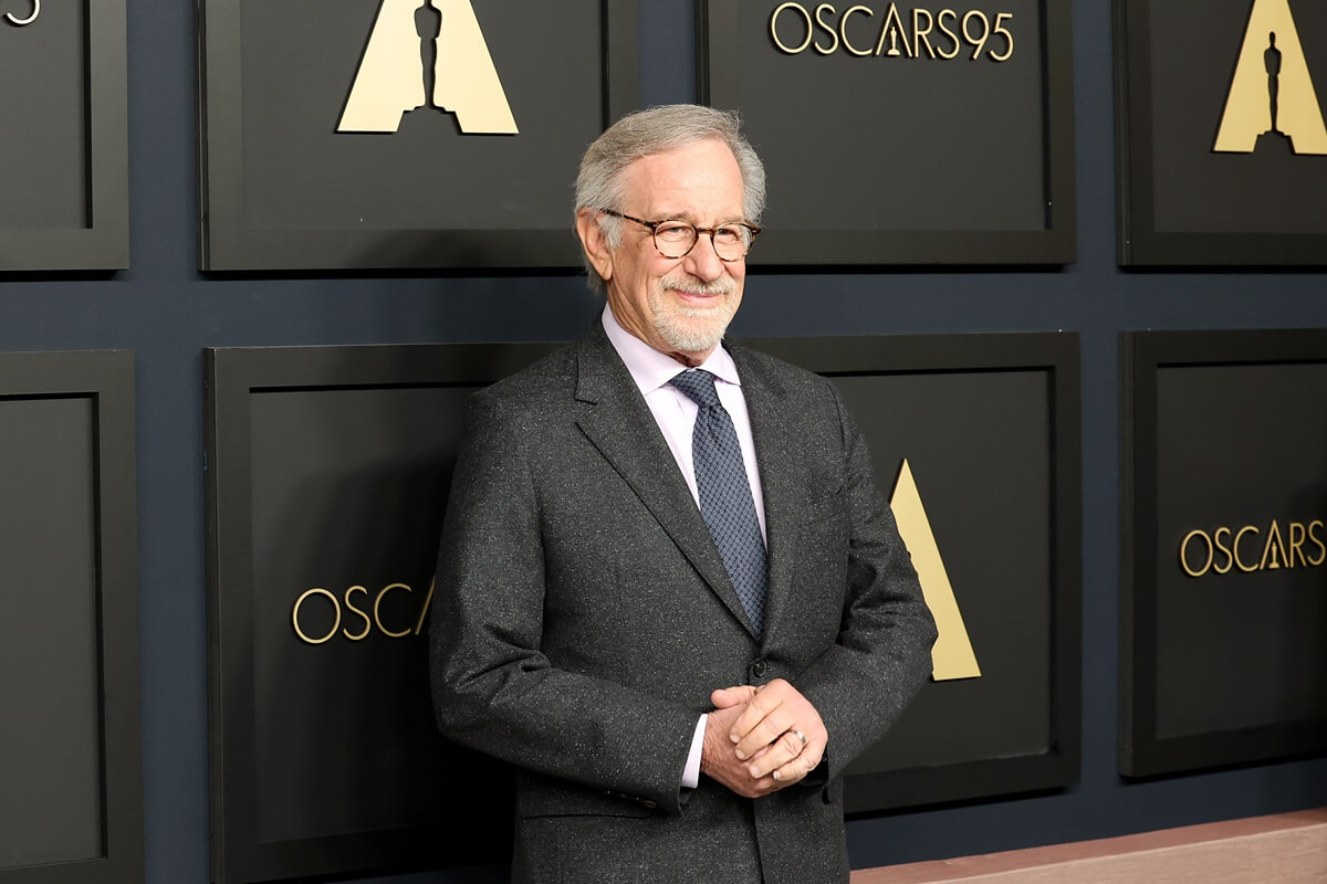 Steven Spielberg posing at the 95th annual Oscars while wearing a suit.