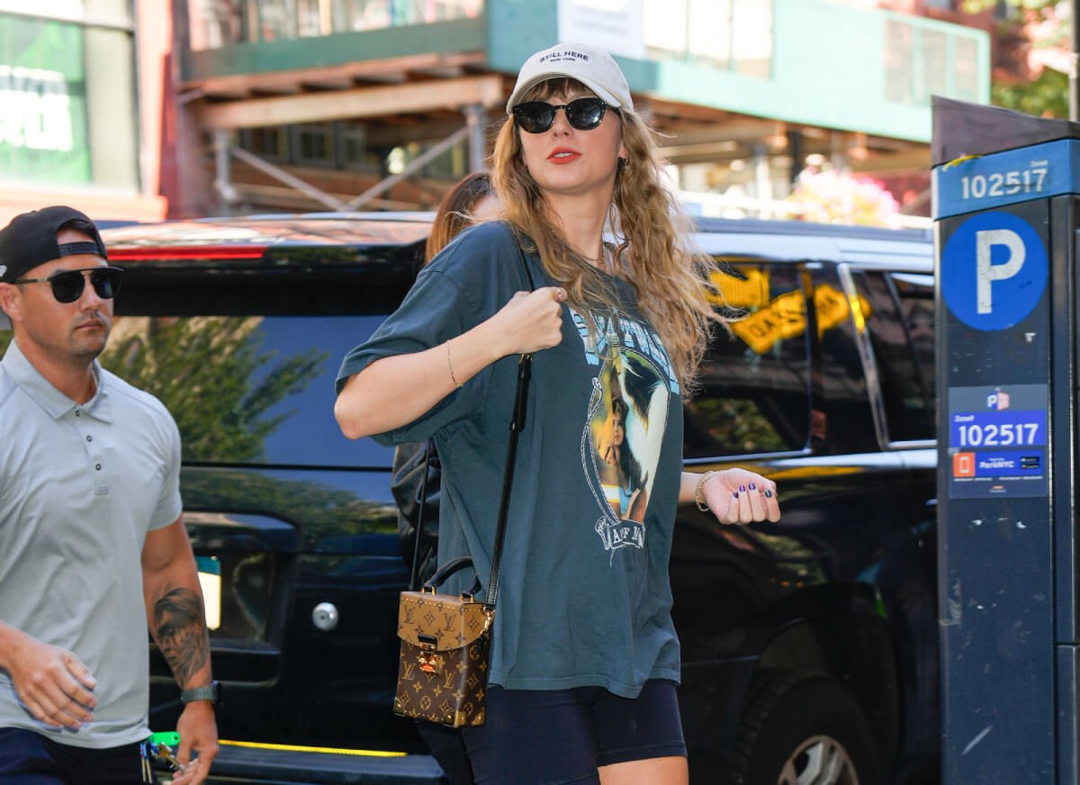 Taylor Swift and Keleigh Teller arrive at the studio on October 03, 2023 in New York City