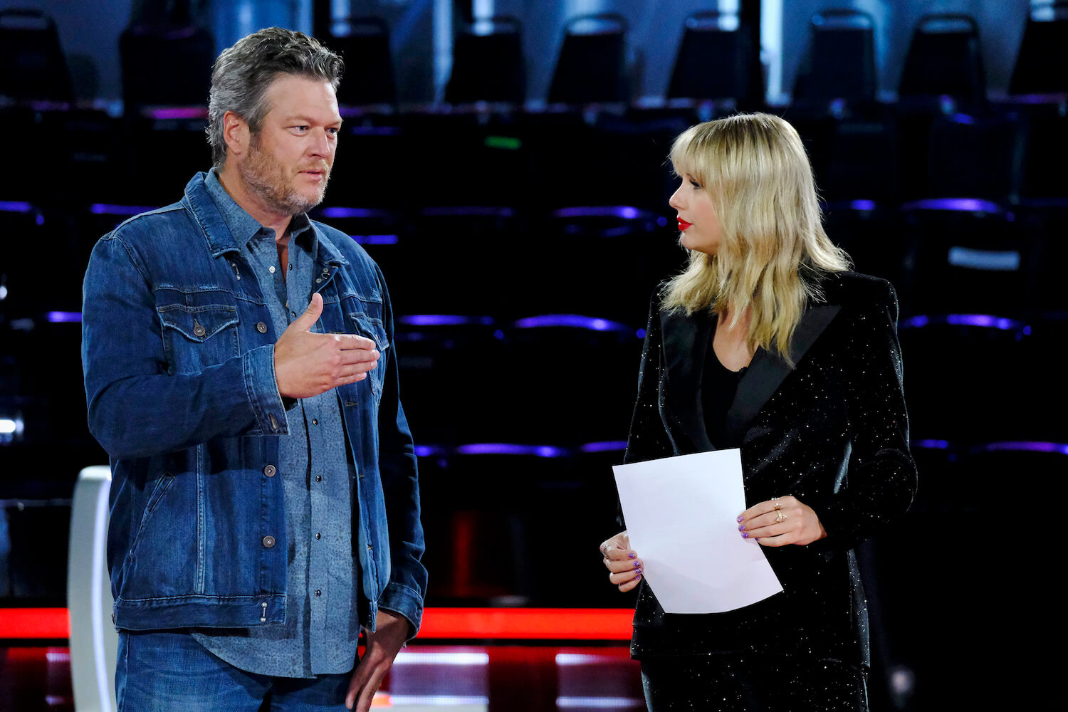 Blake Shelton speaking to Taylor Swift in 'The Voice' Season 17