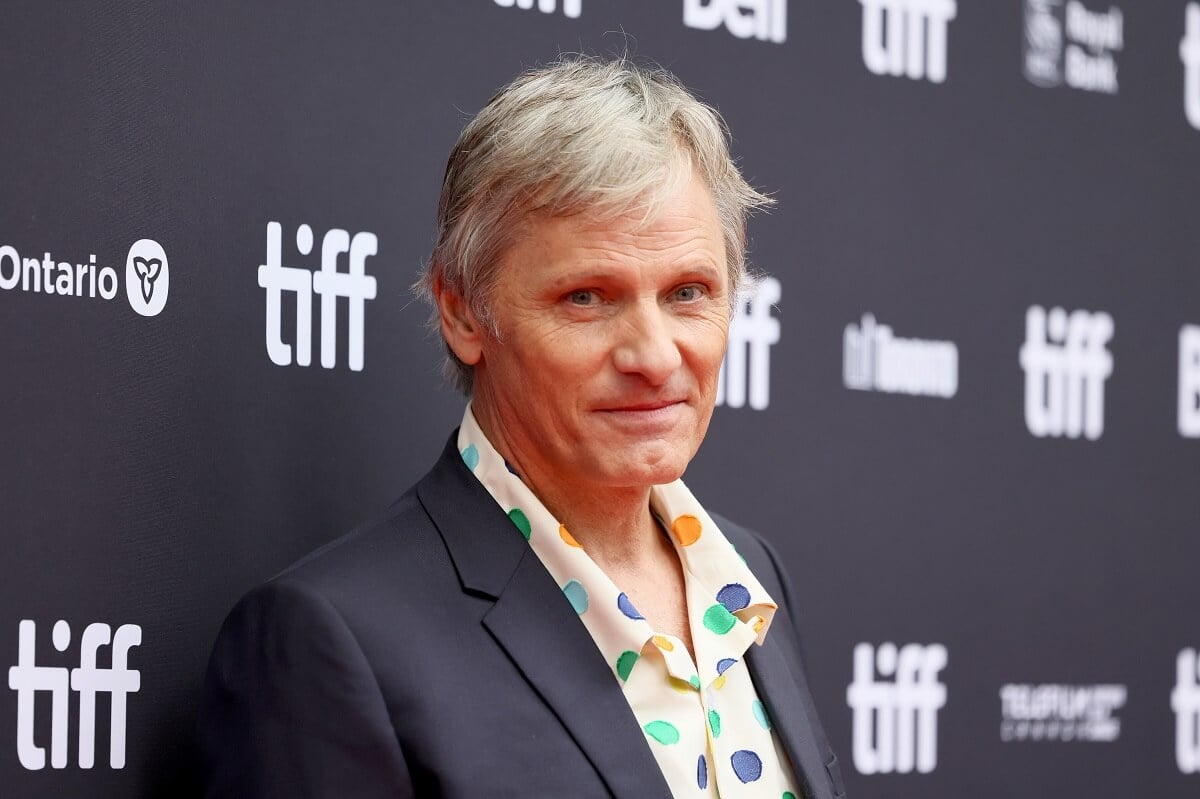 Viggo Mortensen at the premiere of 'The Dead Don't Hurt' while wearing a suit.