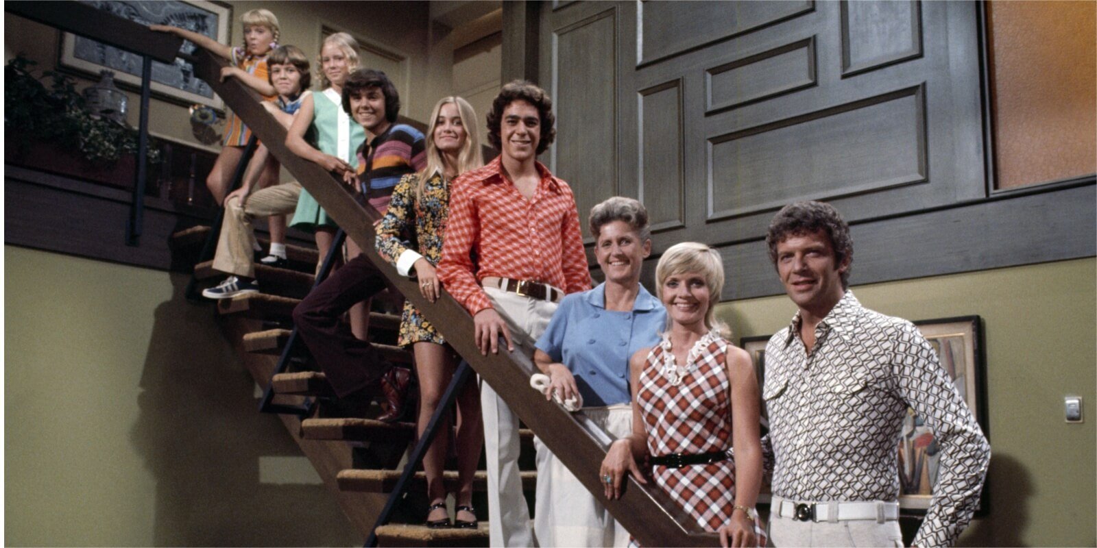 Barry Williams (orange shirt) photographed alongside the cast of 'The Brady Bunch.