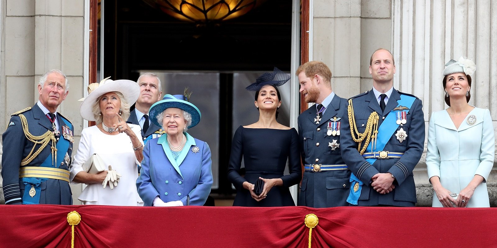 king charles, camilla parker bowles, prince andrew, queen elizabeth, meghan markle, prince harry, prince william and kate middleton in 2018 on the Buckingham Palace balcony.