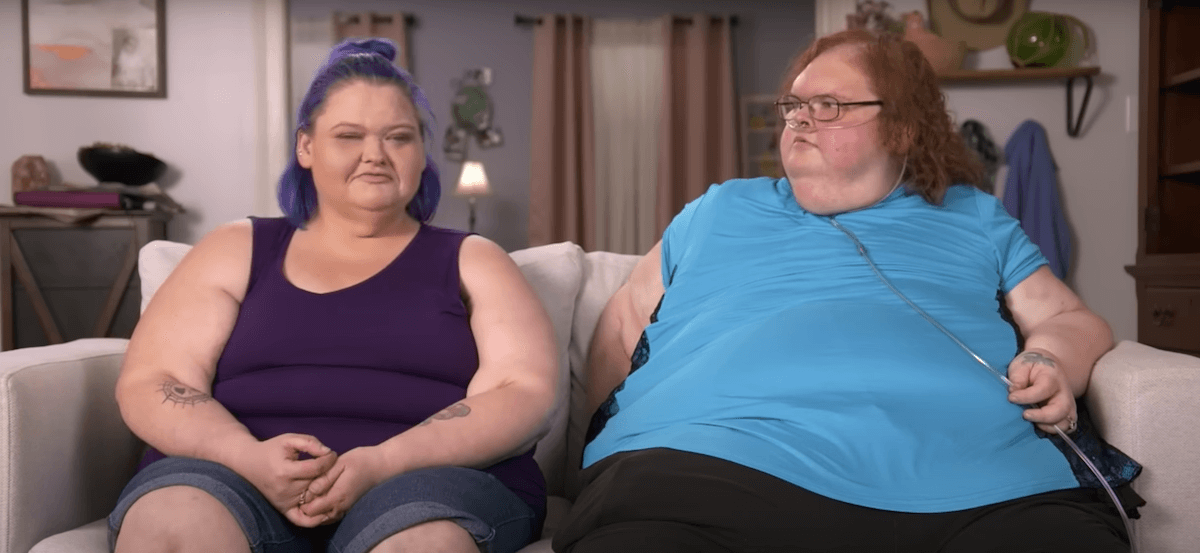 Amy Slaton and Tammy Slaton sitting on a couch in '1000-lb Sisters' Season 5