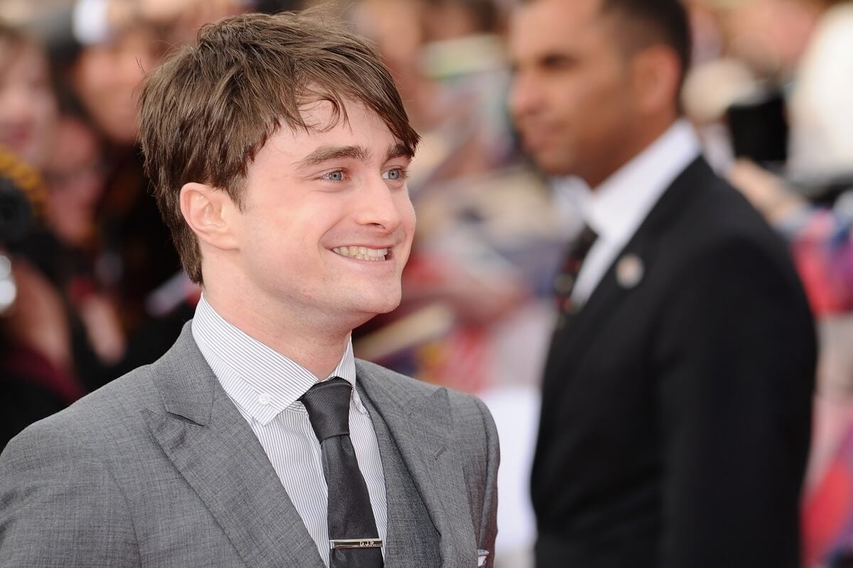 Daniel Radcliffe posing in a grey suit at the world premiere of 'harry Potter and the Deathly Hallows Part 2'.