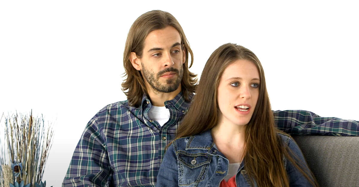 Derick Dillard and Jill Dillard sit togeter for an interview on 'Counting On'