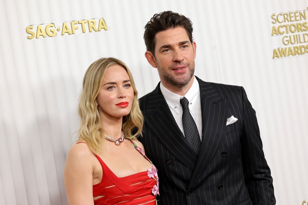 Emily Blunt and John Krasinski posing at the the 29th Annual Screen Actors Guild Awards.