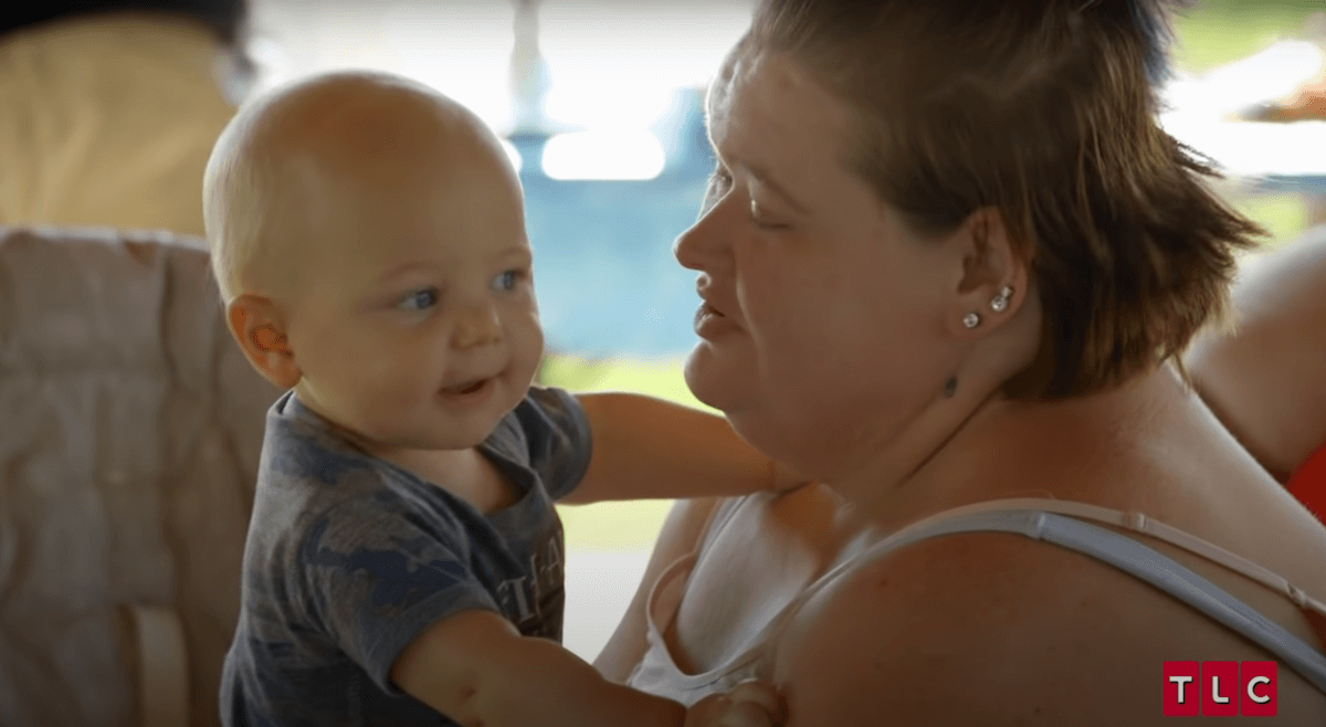 Amy Slaton holding son Gage in '1000-lb Sisters'