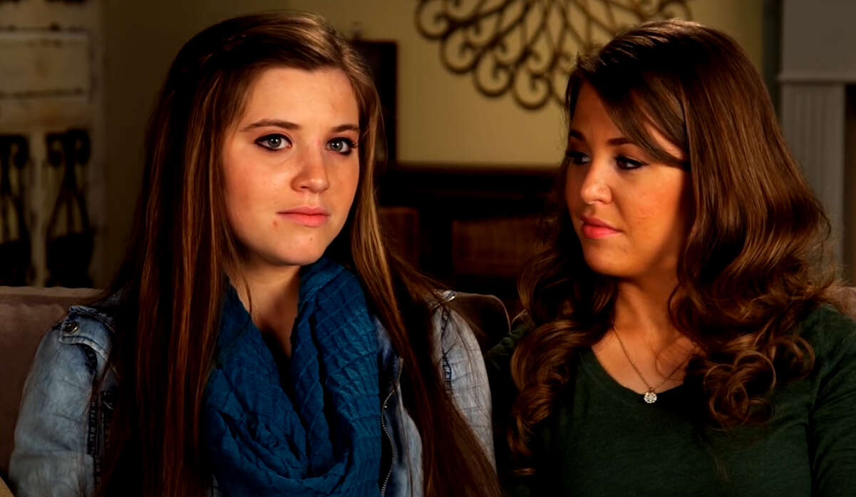 Joy-Anna Forsyth and Jana Duggar sit together for a sibling confessional on an episode of 'Counting On'