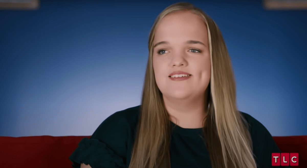 Liz from '7 Little Johnstons' against a blue background