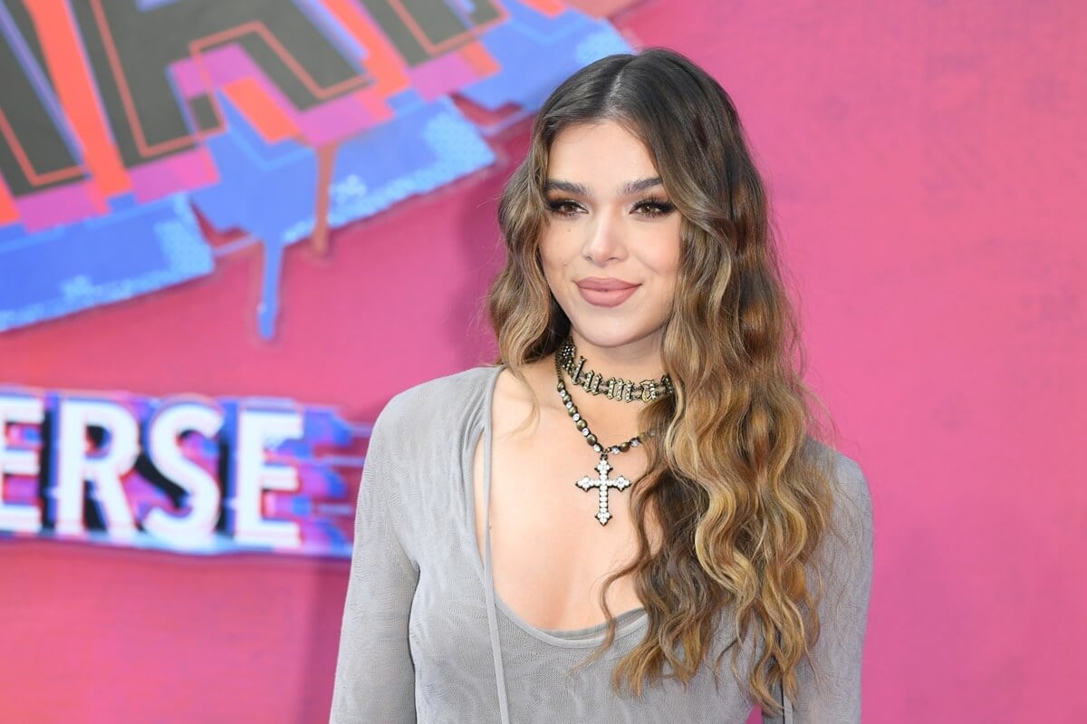 Hailee Steinfeld posing at the premiere of 'Across the Spider-verse' while wearing a dress.