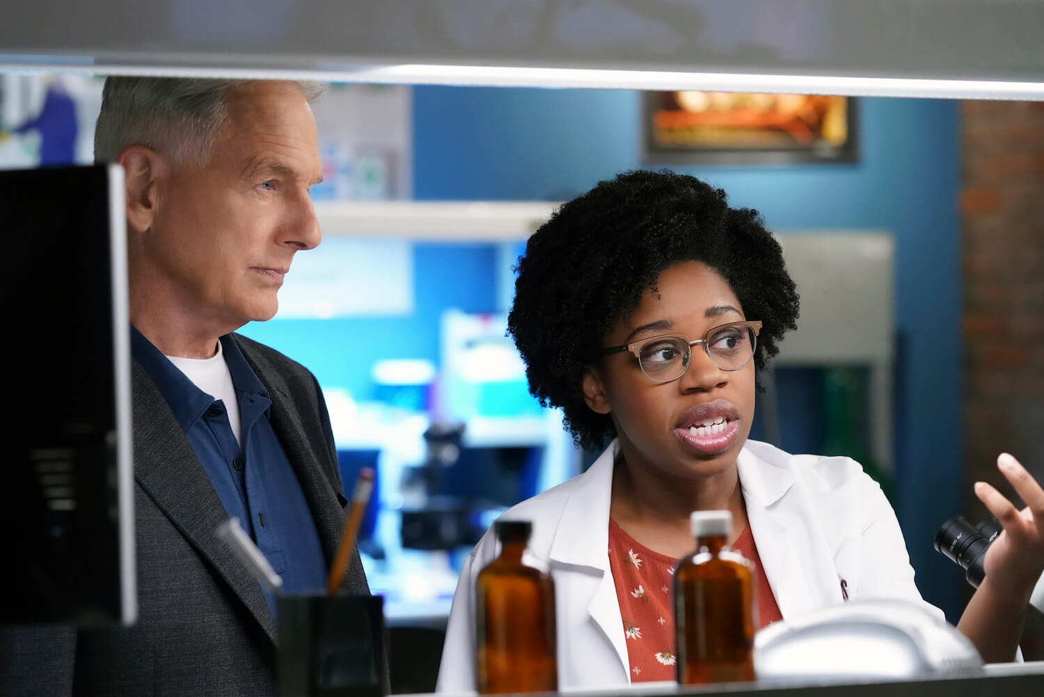 'NCIS' stars Mark Harmon and Diona Reasonover in a scene together
