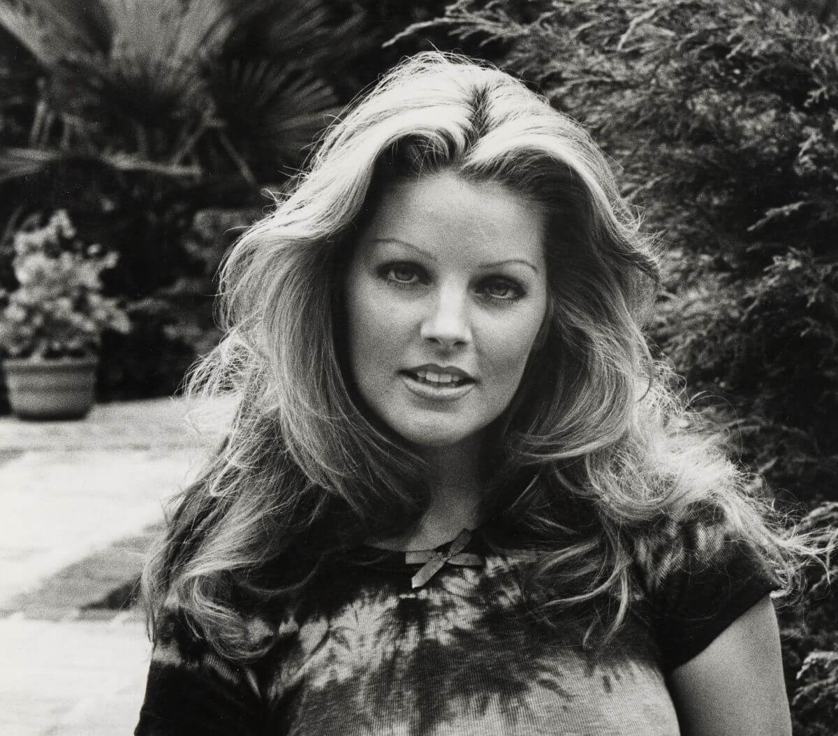 A black and white picture of Priscilla Presley wearing a t-shirt.