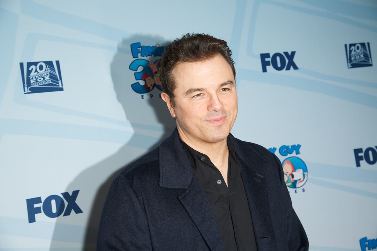Seth MacFarlane posing in a picture at the 300th episode celebration of 'Family Guy'.