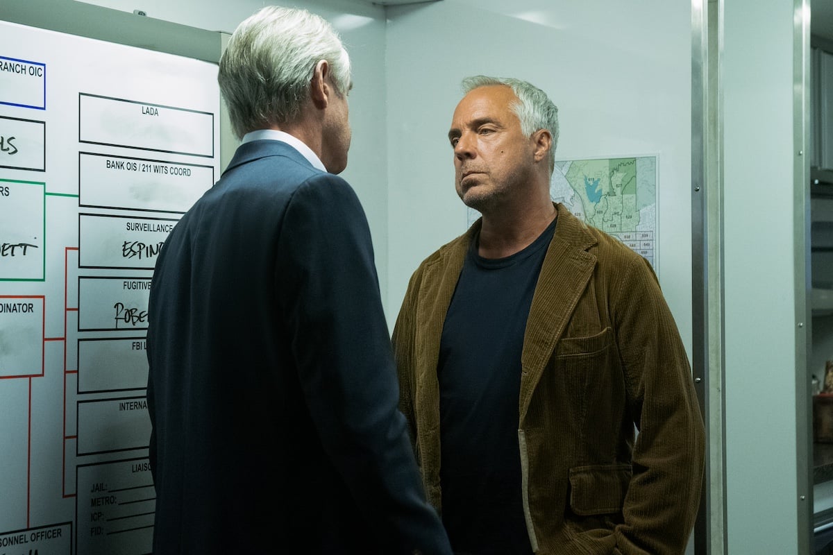 Titus Wellver as Harry Bosch talking to a man in a suit with his back to the camera