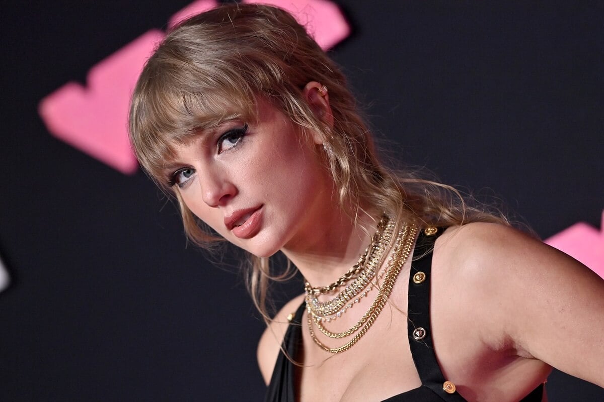 Taylor Swift posing at the MTV 2023 MTV Video Music Awards.