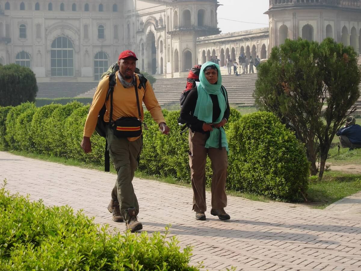 A man and woman walking in Lucknow, India, in 'The Amazing Race'