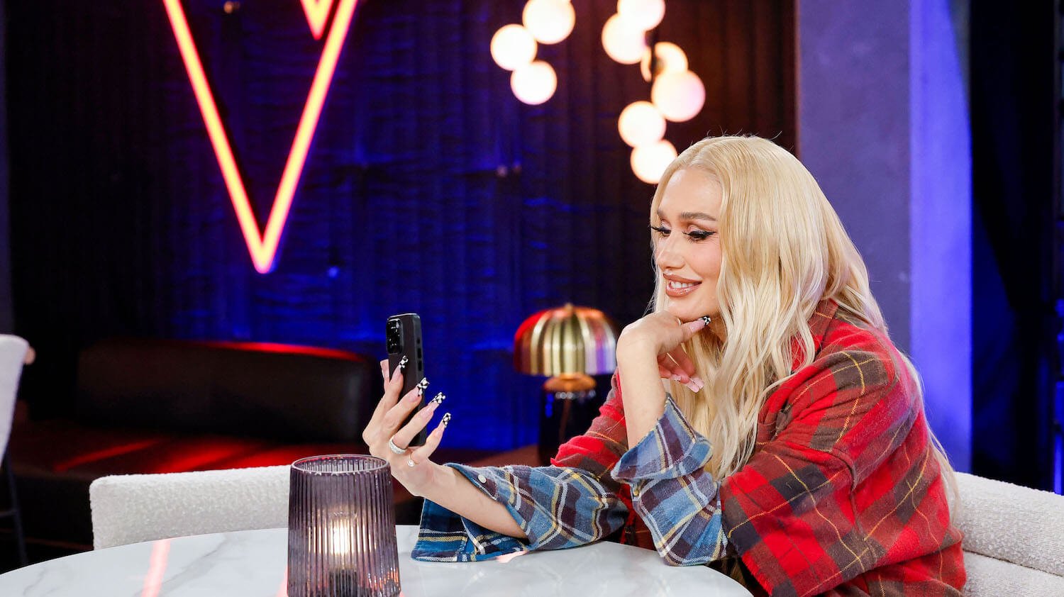 Gwen Stefani talking on a video call on her phone in 'The Voice' Season 24 Playoffs