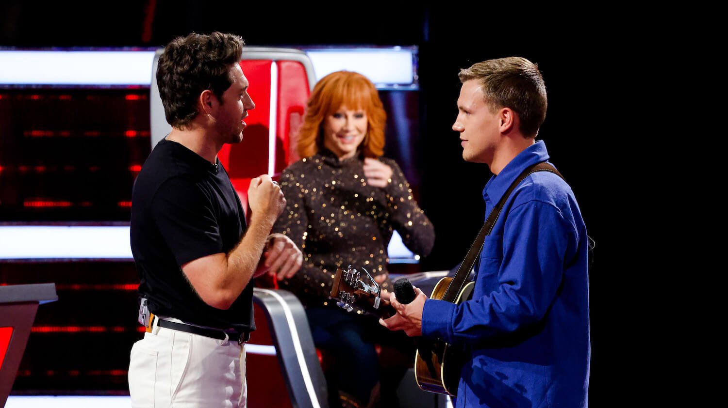 'The Voice' Season 24 coach Niall Horan talking to a competitor while Reba McEntire sits in the background