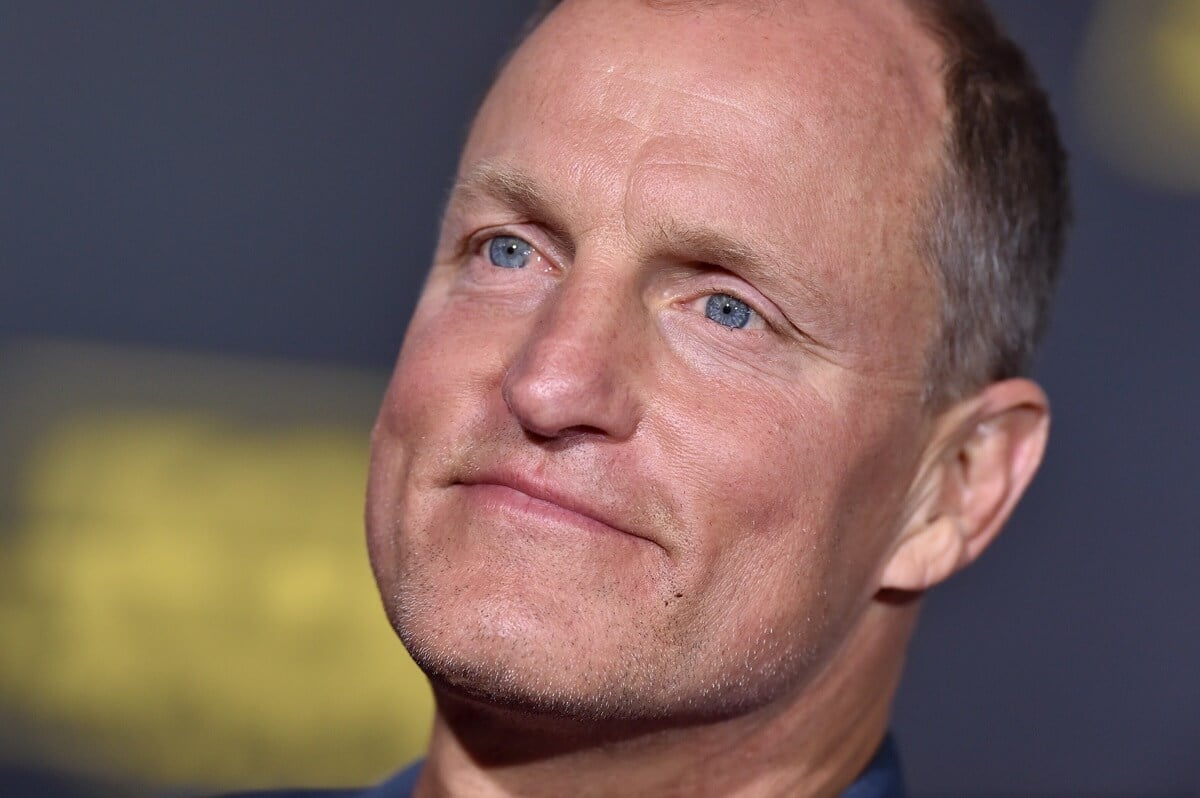 Woody Harrelson smiling at the premiere of 'Solo'.