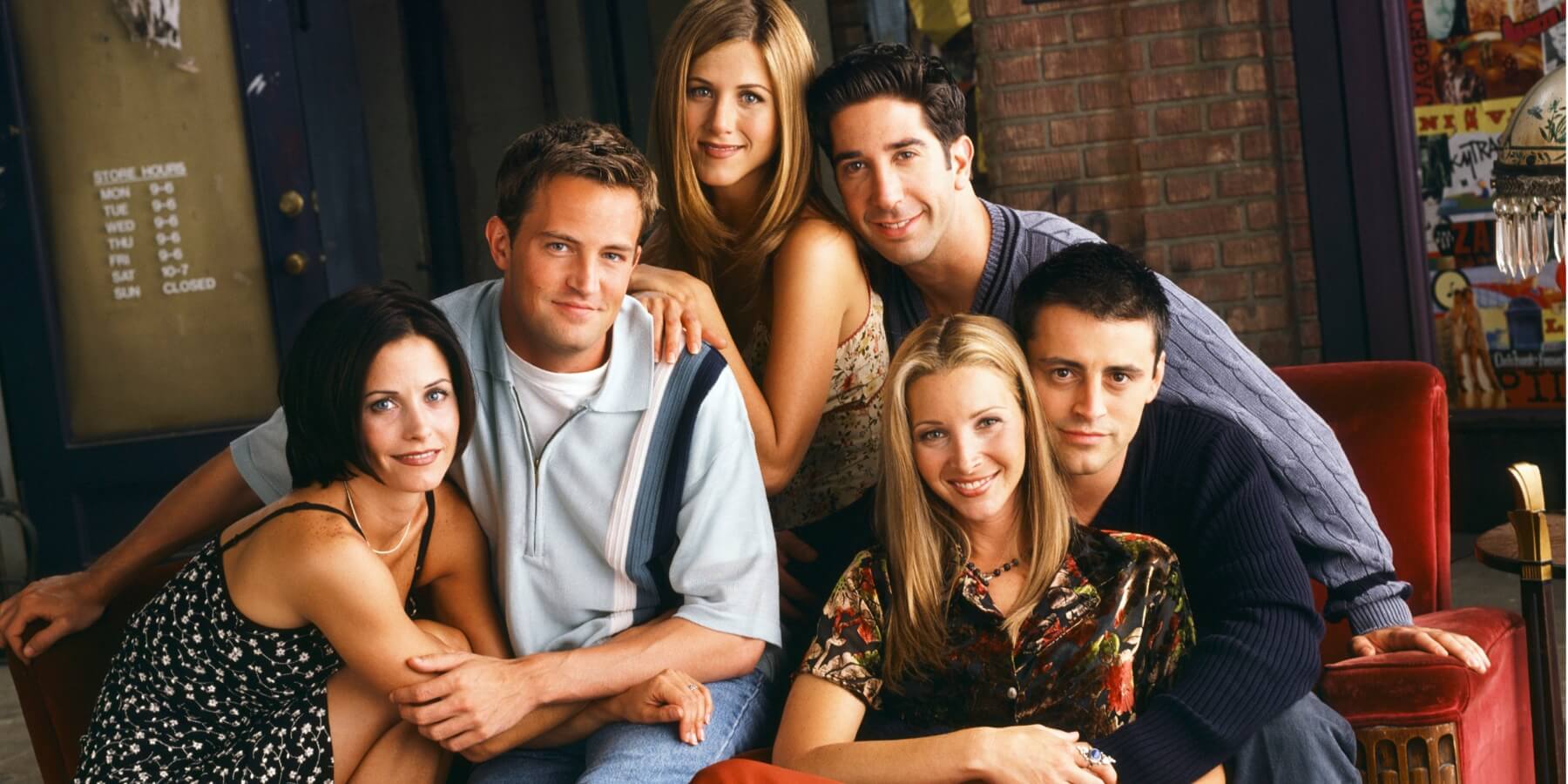Courteney Cox, Matthew Perry, Jennifer Aniston, David Schwimmer, Lisa Kudrow, and Matt LeBlanc on the set of NBC's 'Friends.'