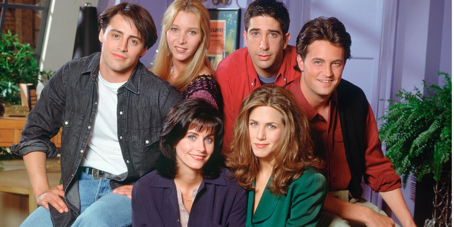 Matt LeBlanc, Lisa Kudrow, David Schwimmer, Matthew Perry, Jennifer Aniston and Courtney Cox on the 'Friends' set during season 1.
