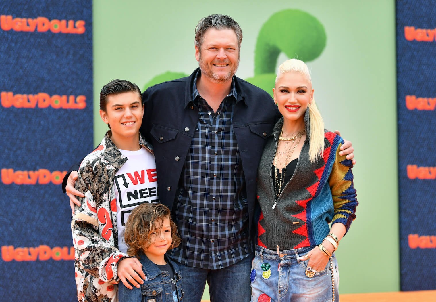 Gwen Stefani's 2 kids, Kingston and Apollo, standing with her and Blake Shelton for a photo