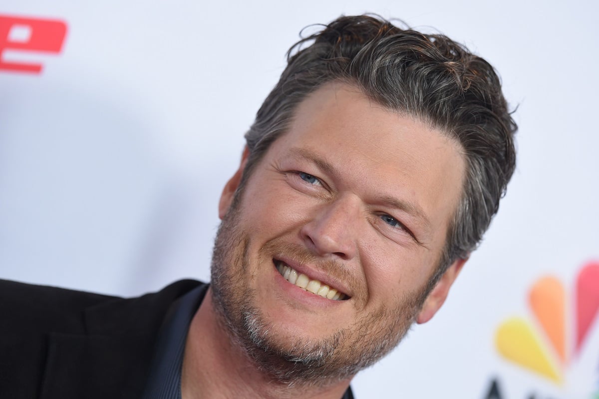 Blake Shelton smiling at 'The Voice' season 8 red carpet.