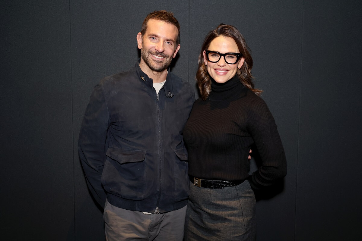 Bradley Cooper posing alongside Jennifer Garner at Netflix's MAESTRO, SAG Screening.