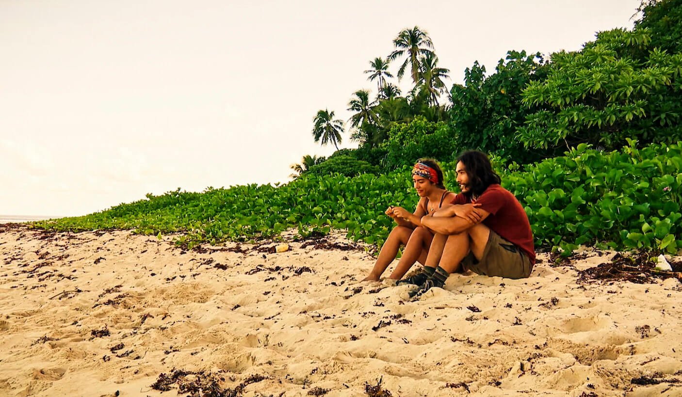 Dee Valladares and Austin Li Coon sitting on the beach together in 'Survivor' 45