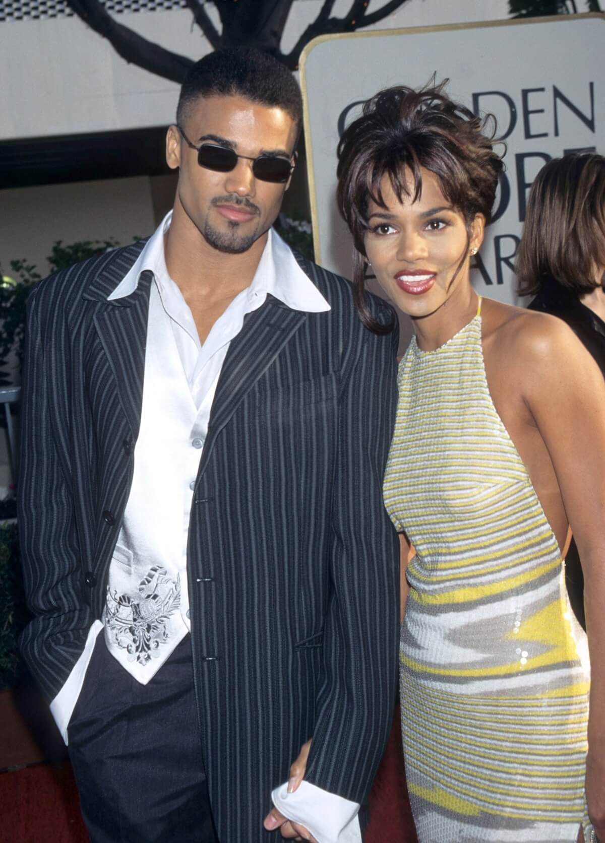 Halle Berry posing with Shemar Moore at an event.