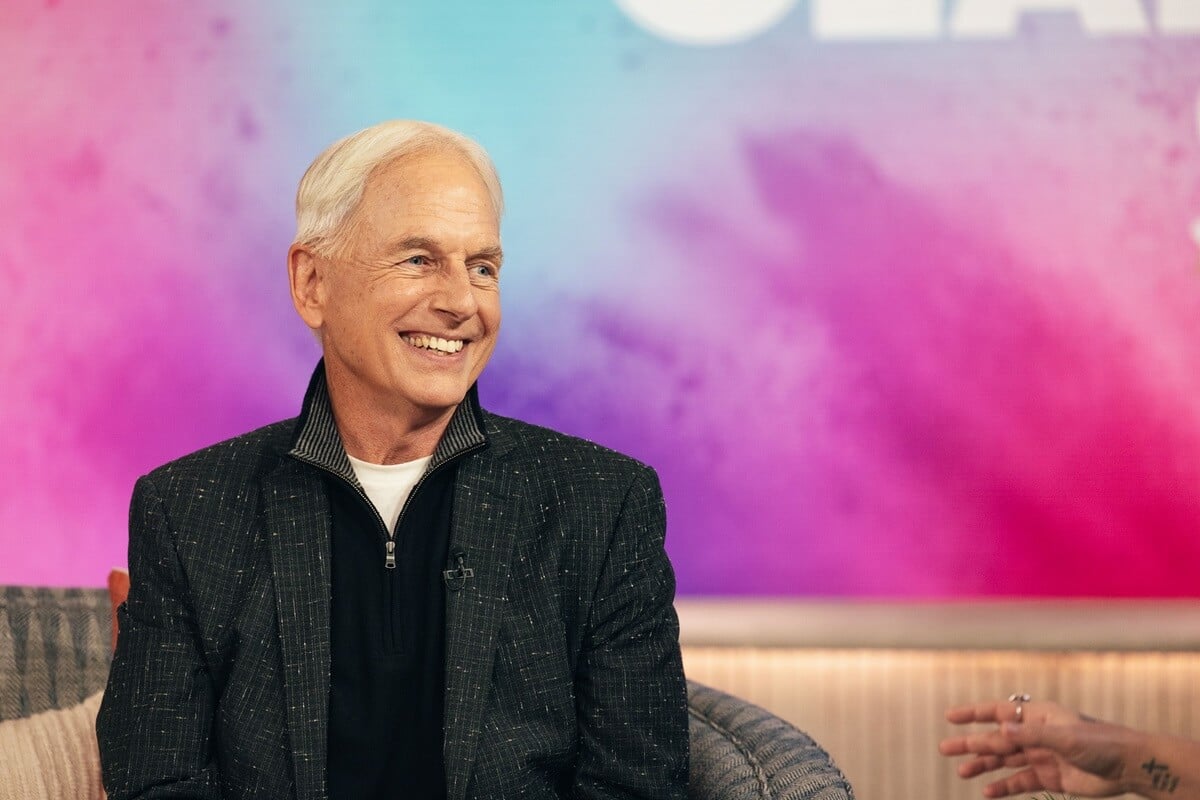 Mark Harmon smiling in a black suit on 'The Kelly Clarkson Show'.